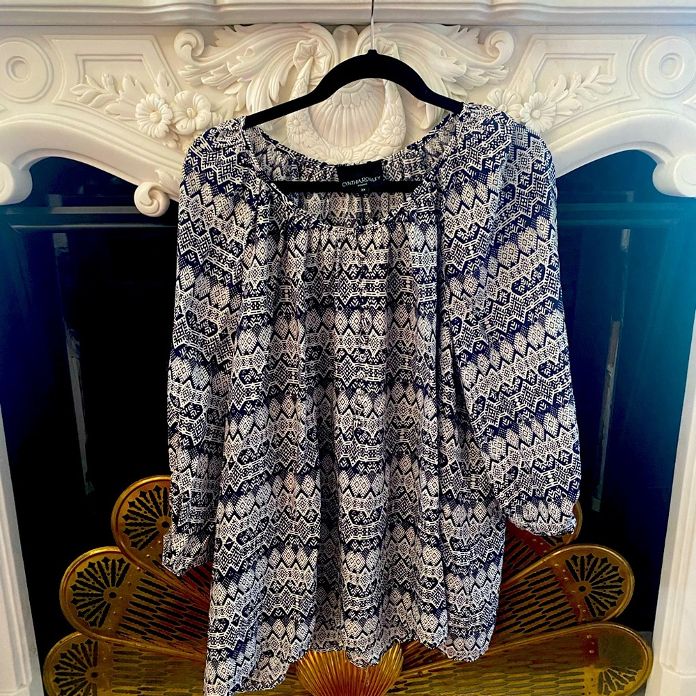 Cynthia Rowley Beautiful blue and white patterned blouse